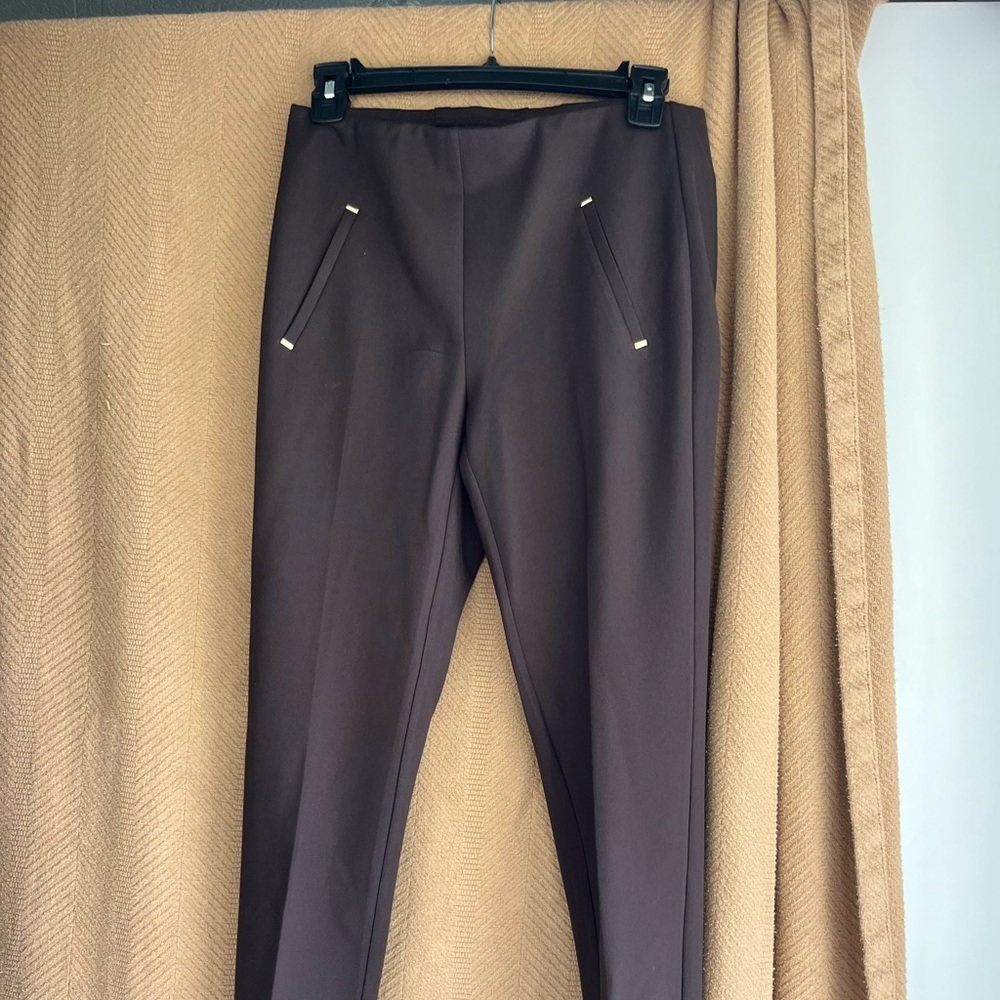 NWOT Juliet Ponte knit pant. Chicos 000R is the same as a women’s size 0.